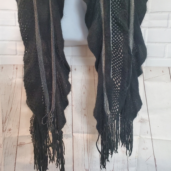 Black and White Ombre Knit Scarf - Picture 3 of 5